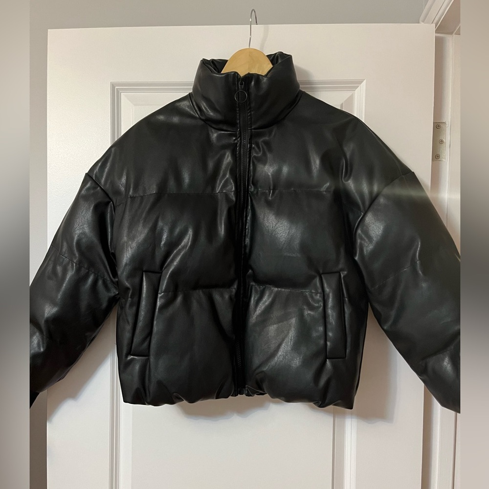 Leather puffer
